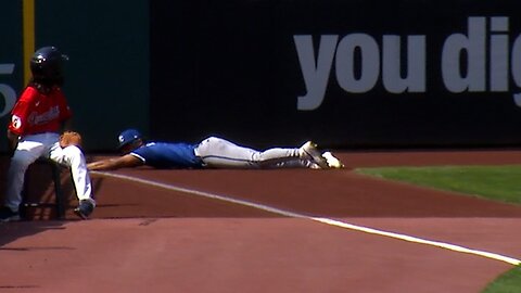 MJ Melendez goes full extension for diving catch