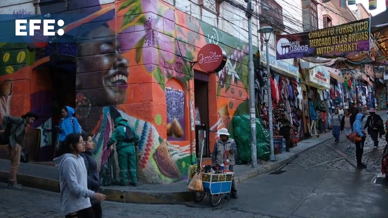 El Mercado de las Brujas de La Paz aumenta su actividad durante el mes de la Pachamama