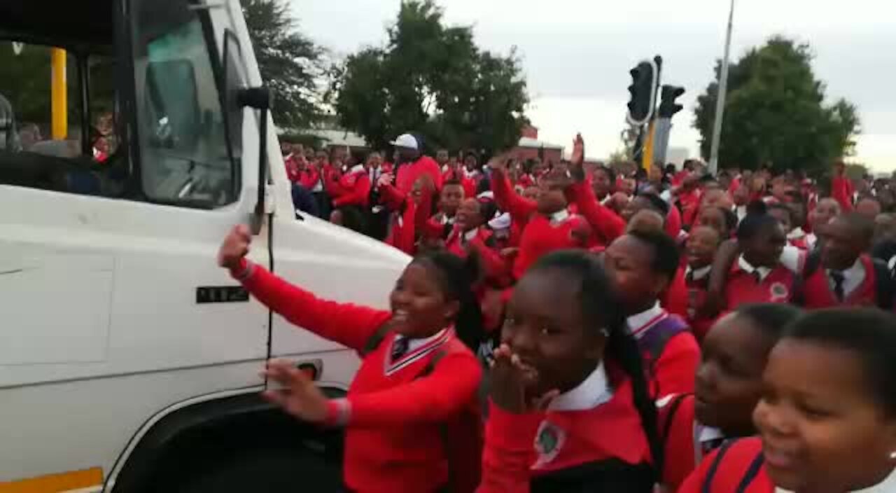 South Africa - Cape Town - Bloekombos Secondary school day 2 Protest (Video) (ECX)