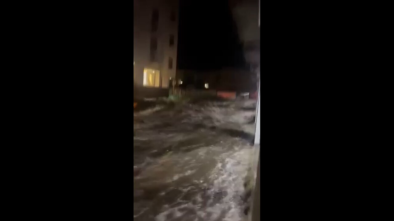 ❗️Flooding washes away cars in northern Spain