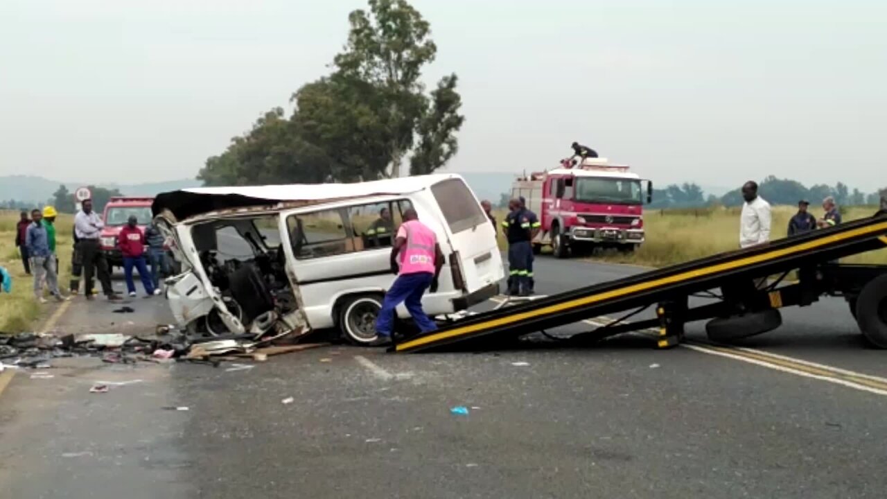 South Africa - Johannesburg - siblings en route to school perish in Golden Highway crash (Video) (mLi)