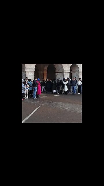 The kings guard almost trips over #thekingsguard