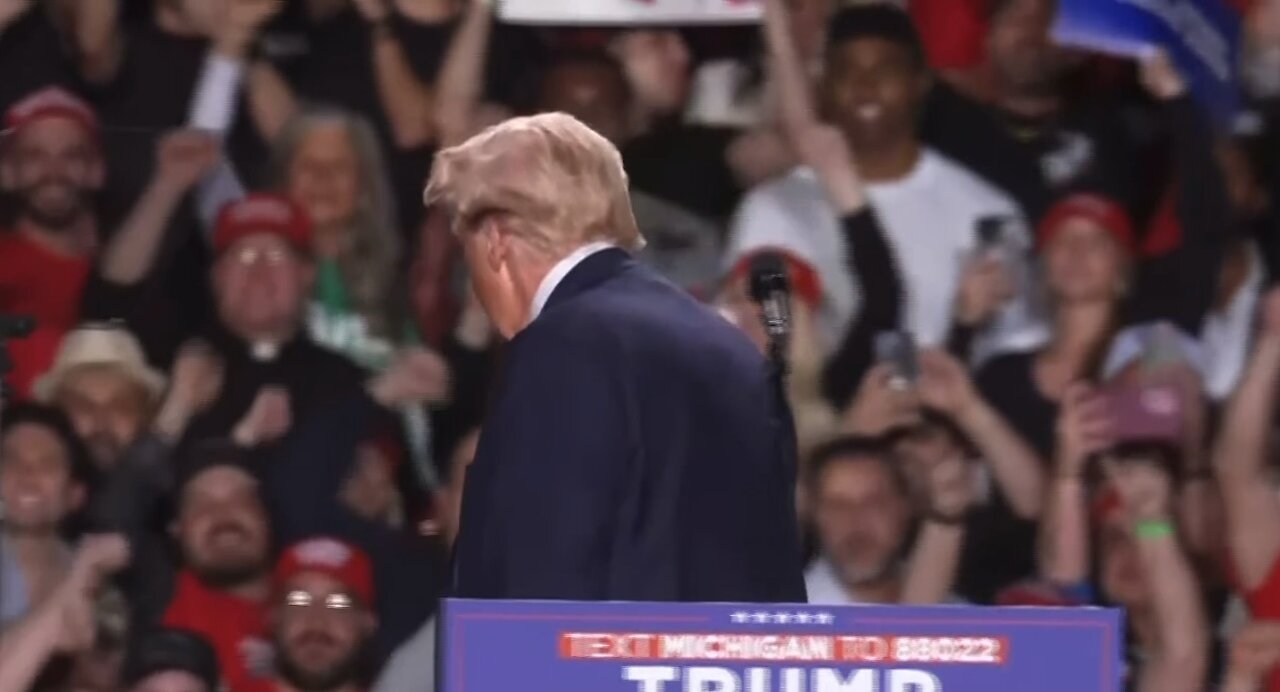 TRUMP MIC CUT OFF at Detroit Michigan rally