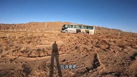 13 &&&& Ride the Gansu Grand Canyon, put up tents in abandoned houses beside the road for the night,