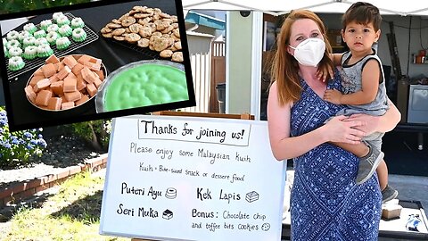 Sharing Malaysian snacks with Americans | Kuih Seri Muka & Puteri Ayu