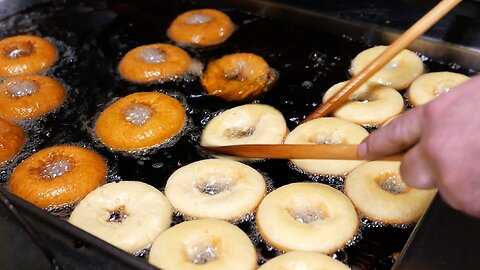 American Food - The BEST CAKE DOUGHNUTS in Chicago! Roeser’s Bakery