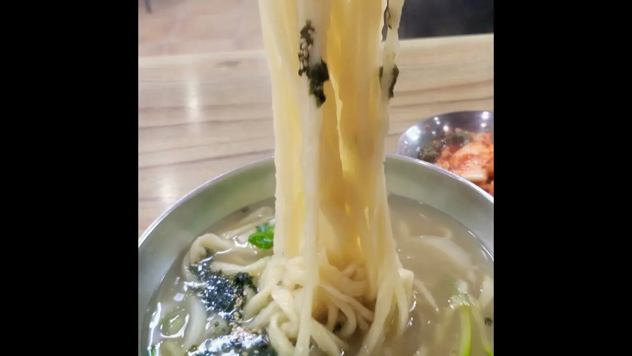 #cooking #cook #food Korea hand-made noodle soup (kal-guk-soo)