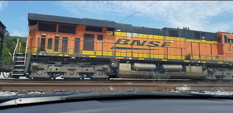 Fan railing in Harriman, TN. Norfolk and a BNSF coal train