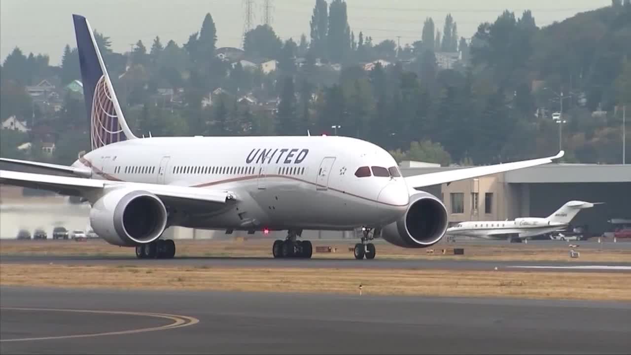 United Airlines to furlough 16,000 employees in October