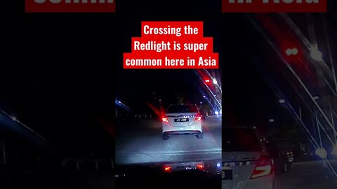 Apparently the red light doesn’t mean anything to all of them in that cross junction (DashCam)