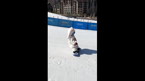 cute kid skating 😄🤣