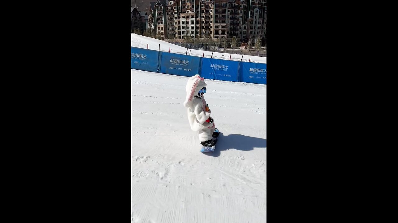 cute kid skating 😄🤣