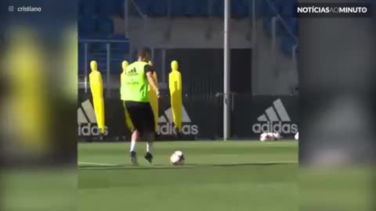 Cristiano Ronaldo marca golaço em treino