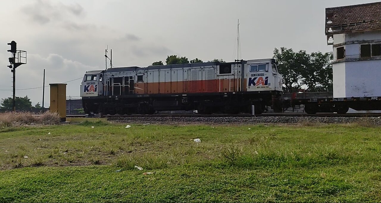 CC206 LOCOMOTIVE IN INDONESIA. FOR FUEL TRANSPORTATION