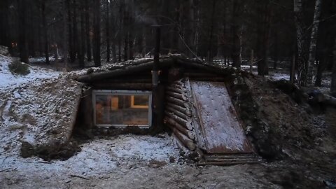 Dugout on 2 floors in the forest Building a complete and warm survival shelter.