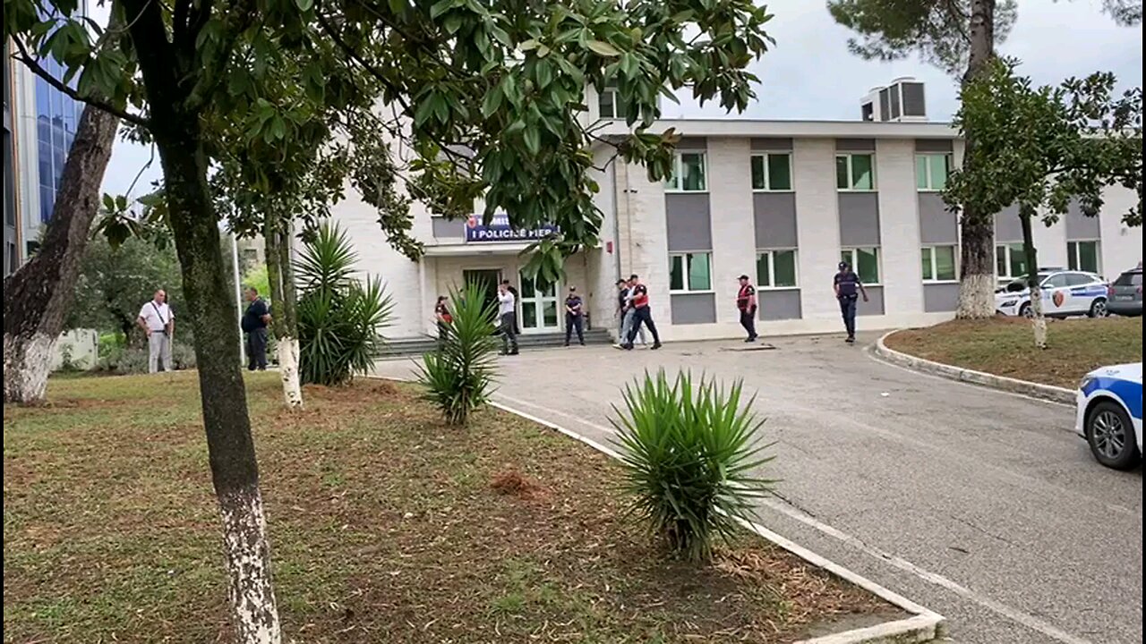 SHOQËRIMI NË POLICI I VRASËSIT TË DY VËLLEZËRVE NË ROSKOVEC