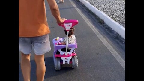 my baby walking ... I am delighted with my baby walking with dad. I love you so much ❤👶