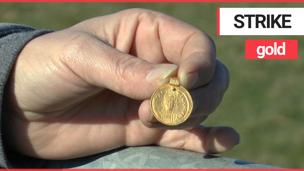 Metal detectorist discovered an Anglo Saxon gold pendant