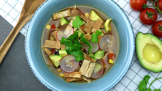 How to make chicken salsa tortilla soup