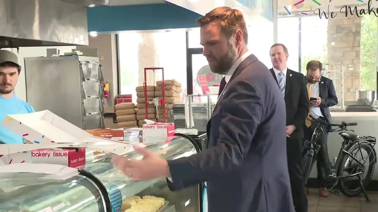 JD Vance stopped at Holt's Sweet Shop in Valdosta