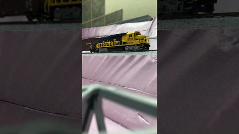 N Scale BNSF GP60 pulling a local