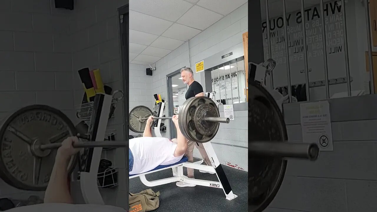 370lbs x 3 raw bench, Crazy 🤪 old man