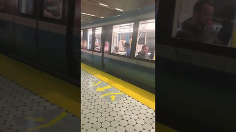 Up close Montréal metro
