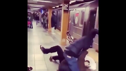 😱 man broke the metro door for revenge 😱 my boy trusted his life on that door 😂