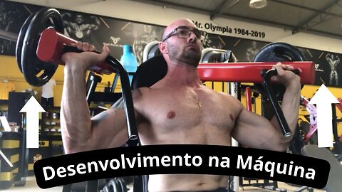 Como fazer o desenvolvimento de ombros na máquina