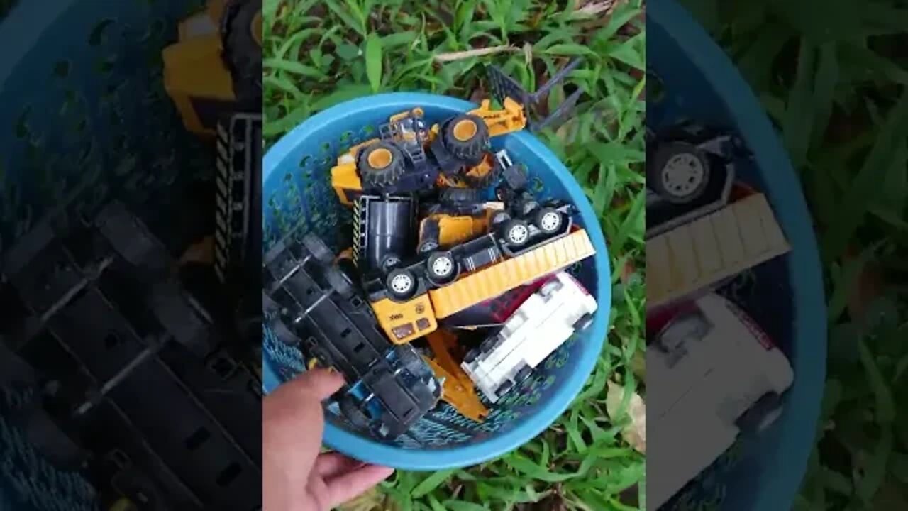 Menemukan mainan di kebun #shorts #mainananak #viral