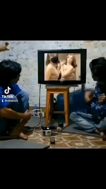 Bob Farrell clickbaits kids and exposes himself!