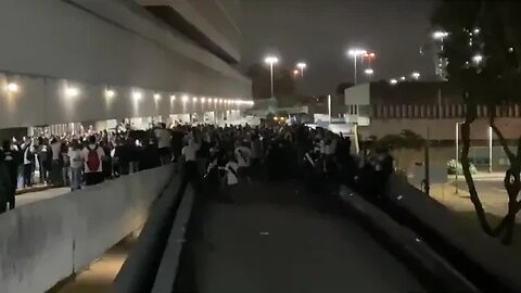 Torcida do Vasco esperando o Payet chegar no Rio - 16/08/2023