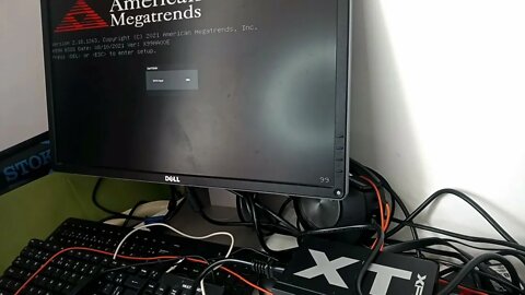 Ligando o XEON E5 2630 V3 pela primeira vez na placa mãe Atermiter X99 D4 (custou R$339,00).