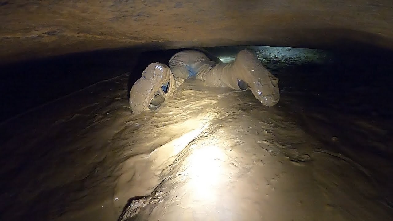 150ft Flooded Worm Tube In Petty Johns Cave