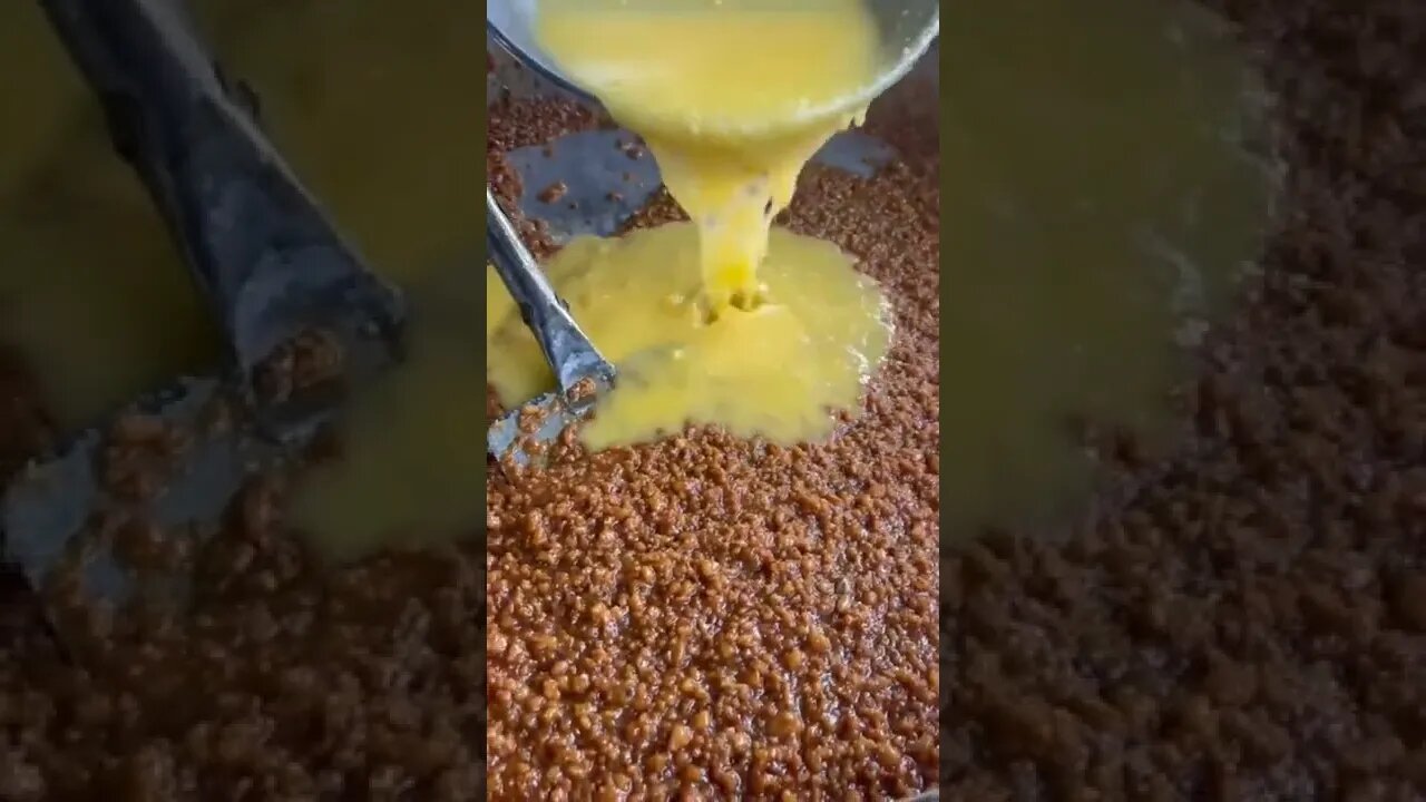 So Delicious 🤤 Multani Sohan halwa preparation. 😋 #Food #Streetfood #UpFoodReview