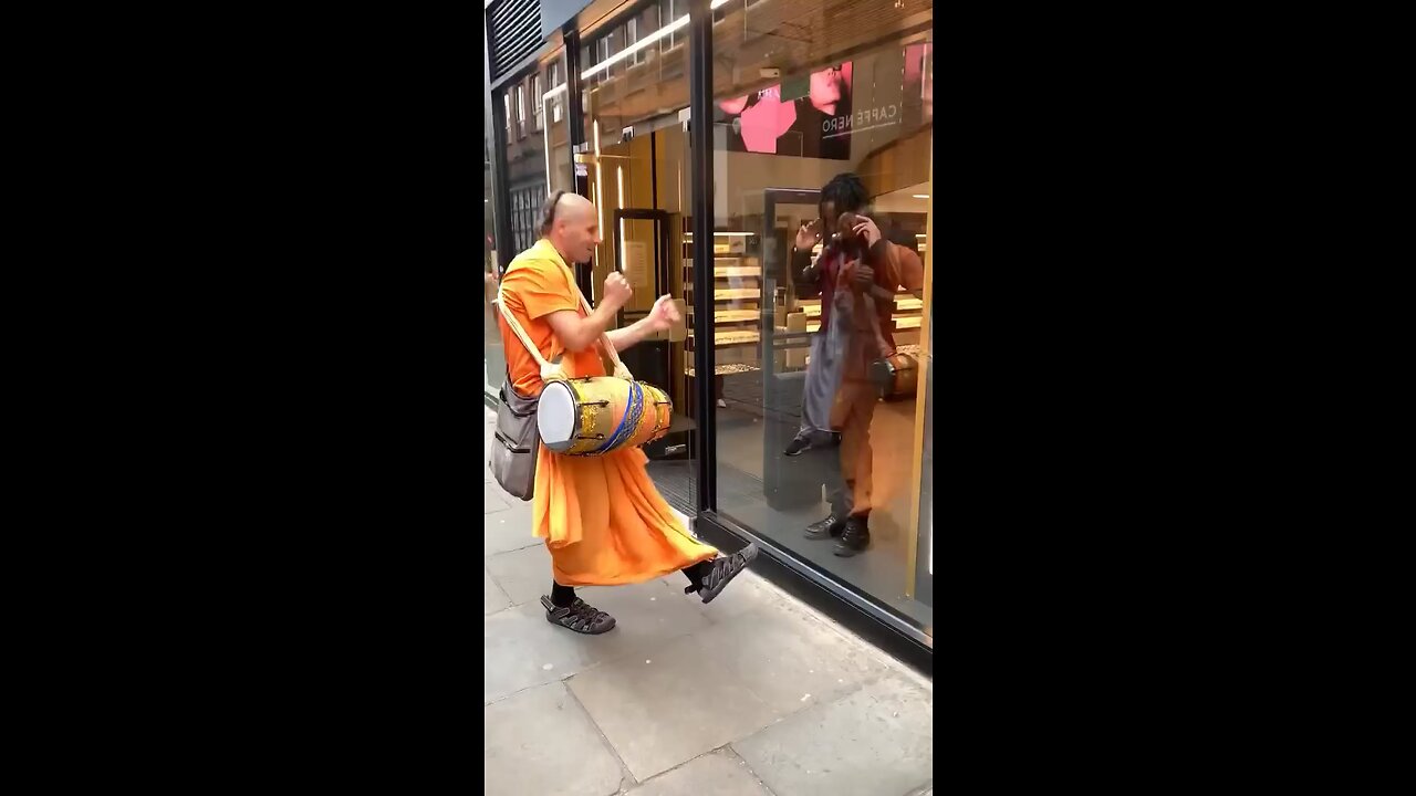 Foreigner singing hare krishna