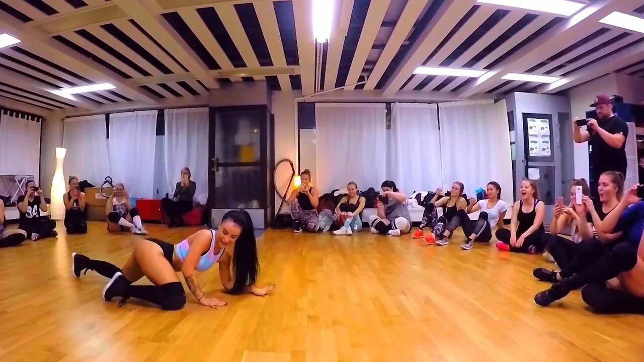 Spreading GIRL POWER in Finland / TWERK CLASS by Tinze