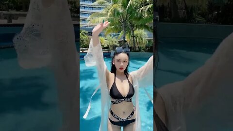 是不是泳池里的小姐姐都这么好看？#shorts