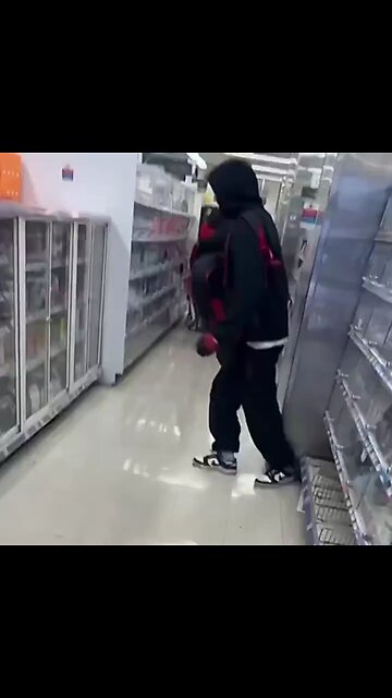 Thieves just looted Walgreens in San Francisco 😳