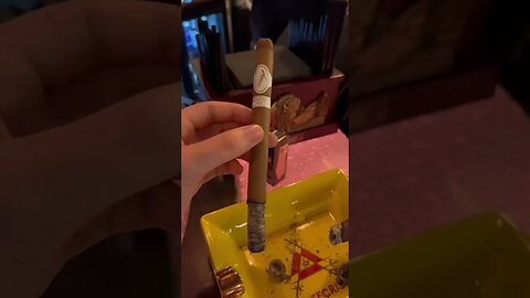 Giving #Davidoff another shot… mediocre #cigartalk #cigarguys #cigarlounge #cigarlife #cigarreviews