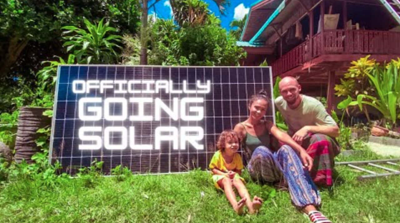 Installing SOLAR On Our BAMBOO HUT Farm In THAILAND - Whats The Process? 🌞🇹🇭