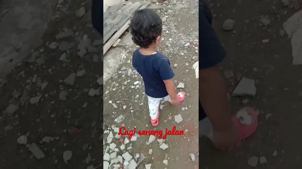 kelakuan bocil lagi seneng jalan jalan.. #vlog #vlogbocil #jalanjalan #shorts