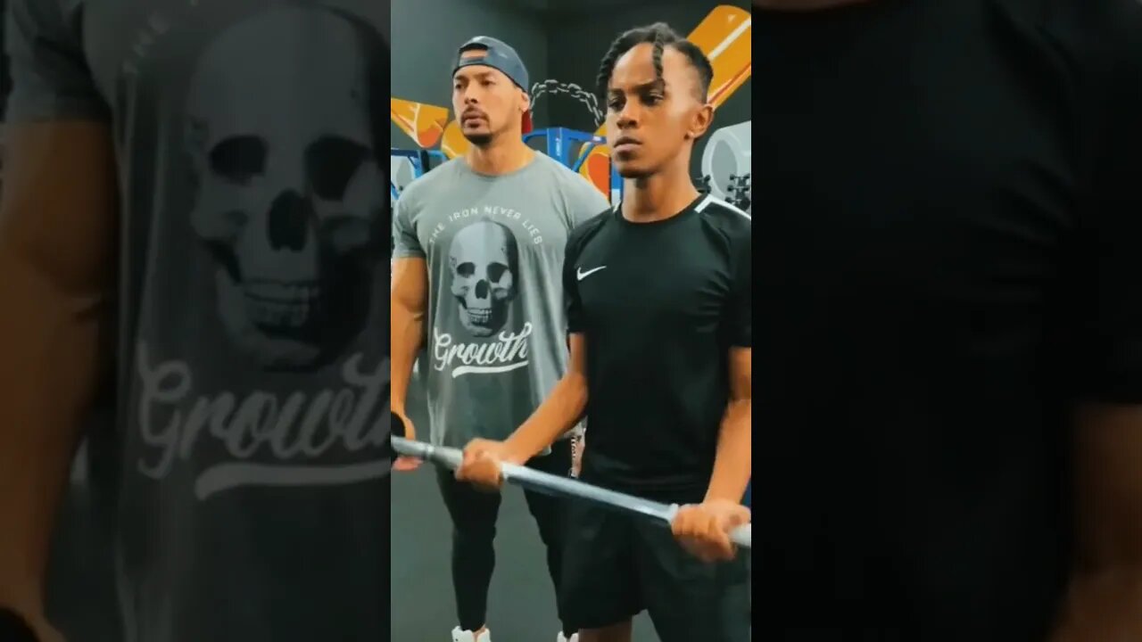 JEAN CAMPOS (CIRILO) TREINANDO BICEPS NA ROSCA DIRETA COM FELIPE FRANCO ! BODYFITLIONS
