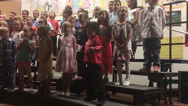 Child Dressed As Michael Jackson Does The Thriller Dance