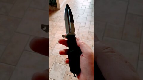 Review video goes up on my channel Monday 4 PM #Shorts #Knives #KnifeLife￼