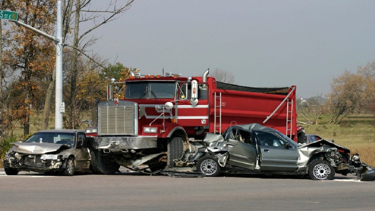 "Houston Trucking Accident Attorney - Expert Legal Help for Victims"