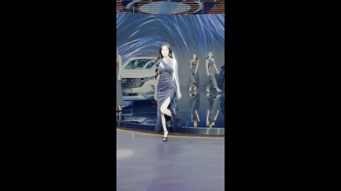 美女车模集体亮相35