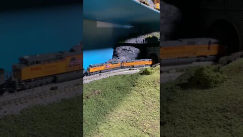 N Scale UP grain train