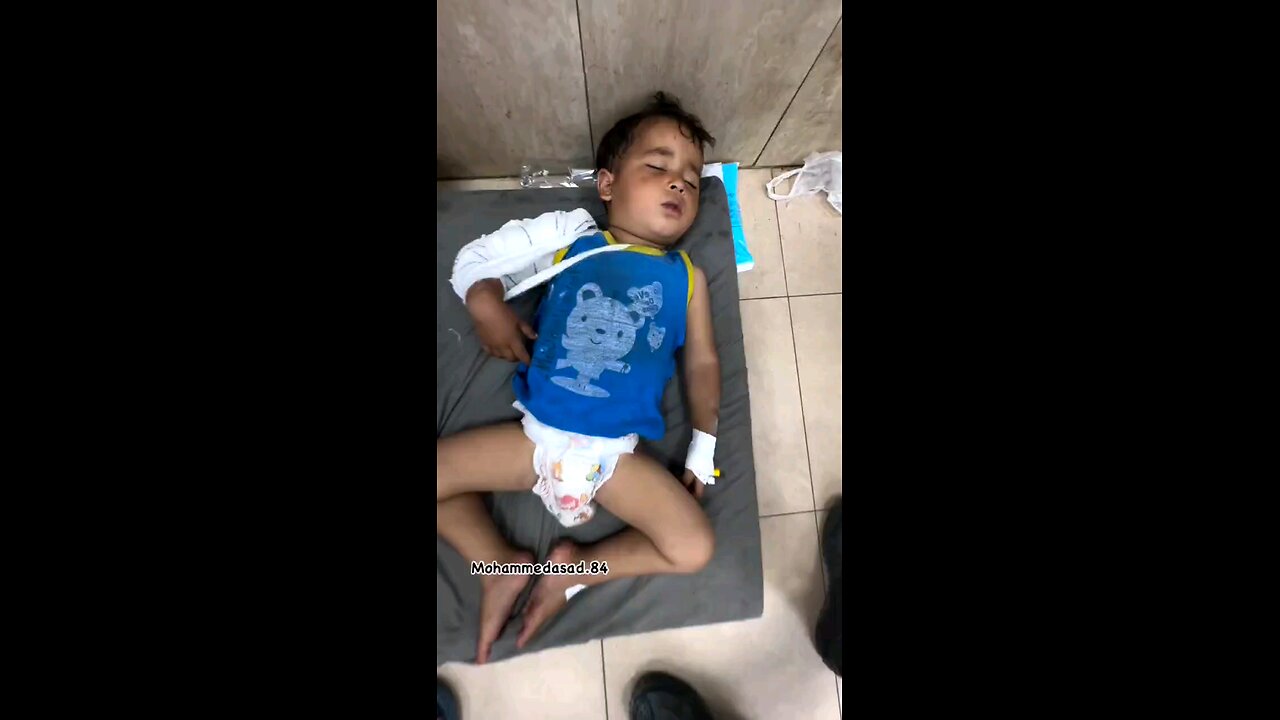 "هذا بنك اهداف الاحتلال" اطفال مصابين جراء القصف النازي من الاحتلال الإسرائيلي على قطاع غزة.