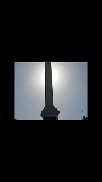 The sun behind Nelson coloum #london